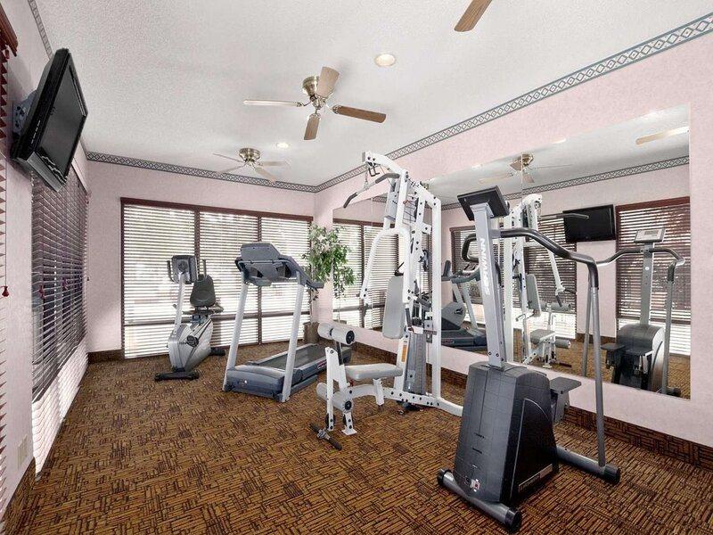 Baymont By Wyndham לואיסוויל מראה חיצוני תמונה