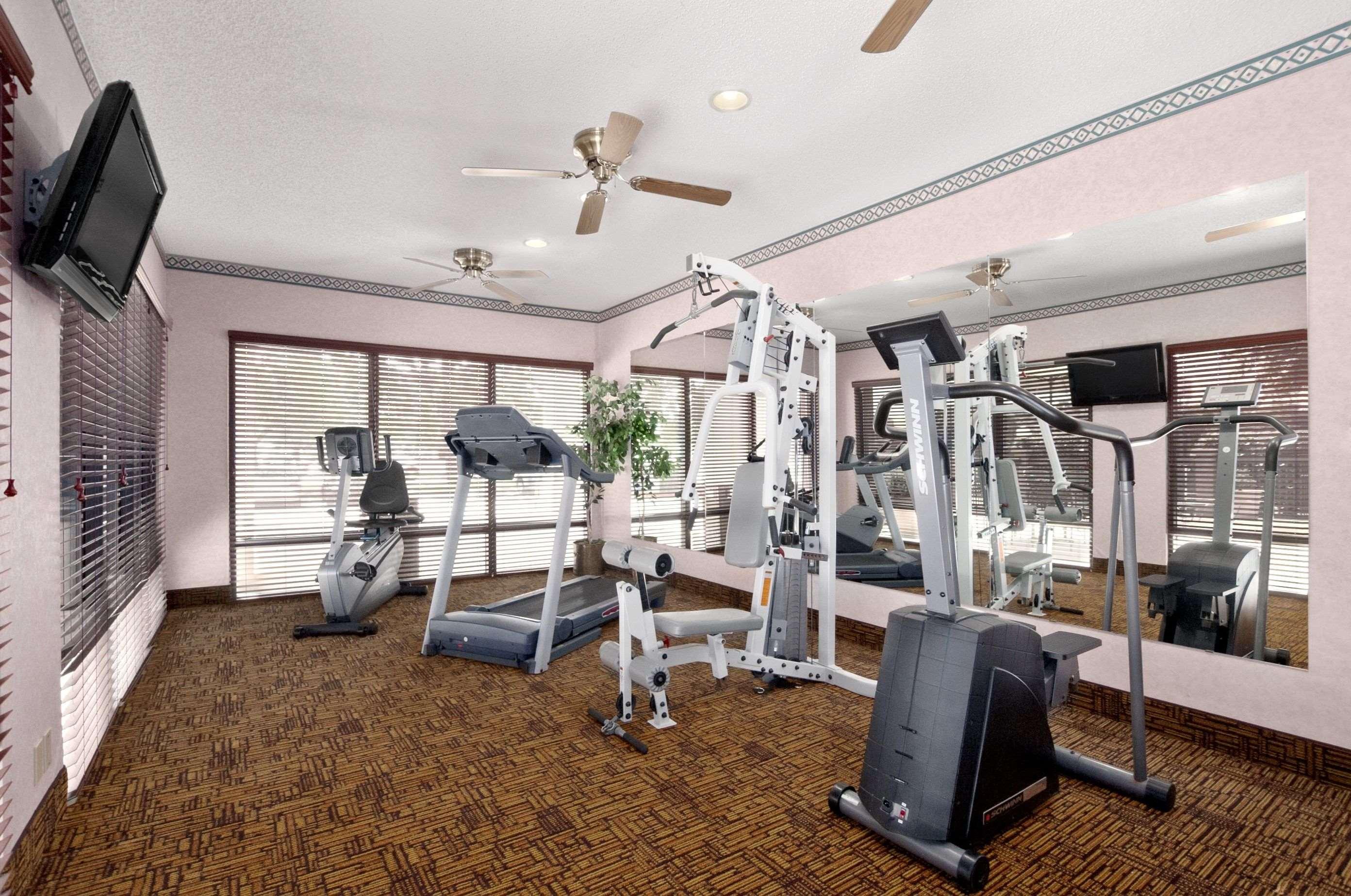 Baymont By Wyndham לואיסוויל מראה חיצוני תמונה